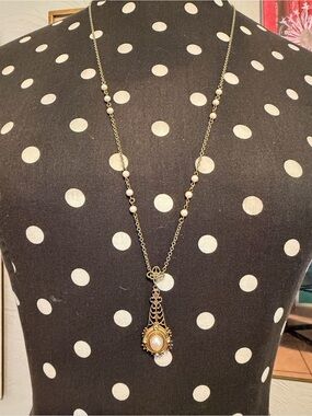 Vintage Delicate Gold-Tone Pearl Pendant Necklace - Elegant Women’s Jewelry